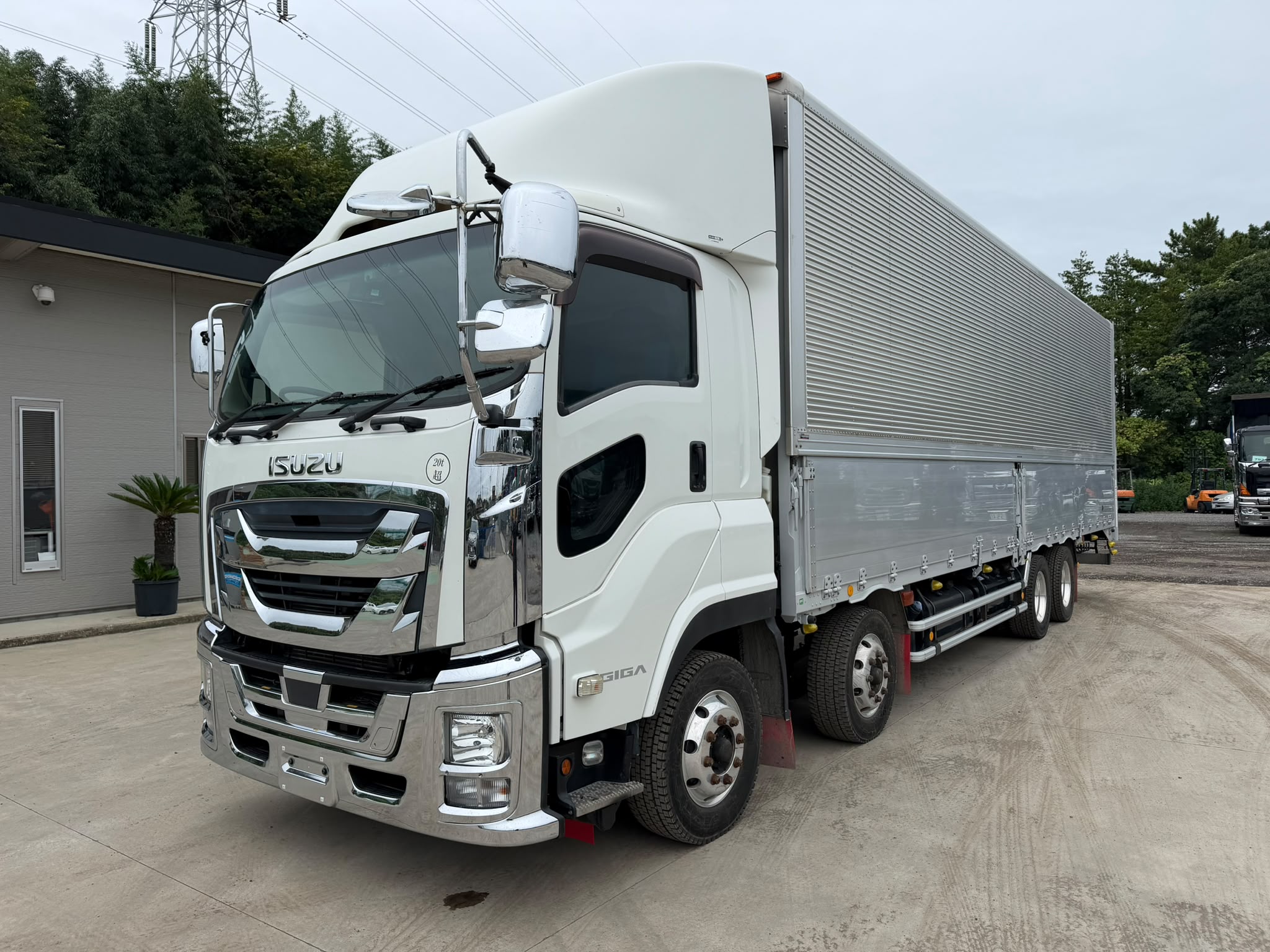 管理番号８２２　いすゞファイブスターGIGA　ウィング　日本フルハーフ　最大積載量：13500㎏